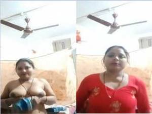 Desi Bhabhi Shows Her Boobs