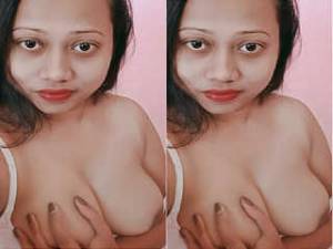 Sexy Indian Girl Shows Boobs and Blowjob