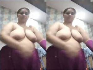 Bhabhi Shows her Boobs and Pussy