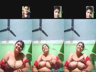 Sexy Desi Bhabhi Shows Big Boobs