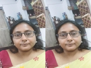 BBW Bhabhi Shows Her Boobs