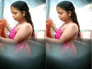 Desi Bhabhi Bathing Capture In Hidden Cam