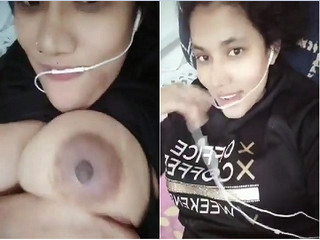 Desi Girl Shows Her Big Boobs