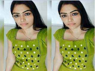 Desi Girl Shows her Boobs