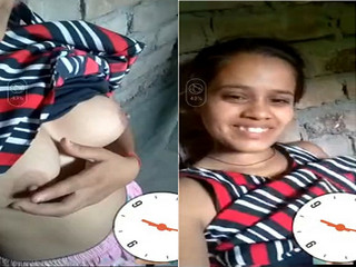 Desi Village Girl Shows her Boobs