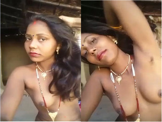 Desi Village Wife Shows Boobs and Pussy