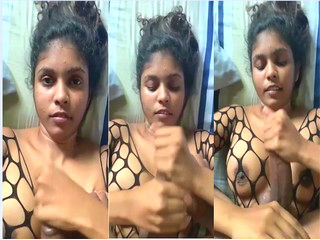 Lankan Girl Give Handjob