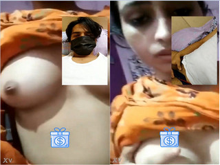 Paki Girl Shows Her Boobs