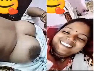 Sexy Bhabhi Shows Her Boobs and Pussy