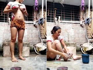 Sexy Desi Girl Bathing