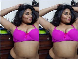 Sexy Desi Girl Shows Her Boobs and Pussy