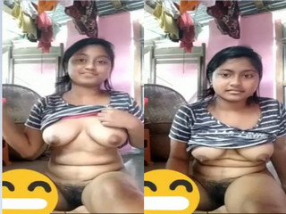 Sexy Desi Girl Shows her Boobs on VC