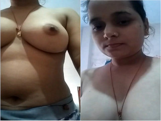 Sexy Desi Girl Shows her Milky Boob